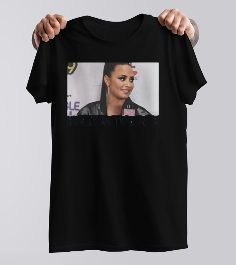 Artstartingover Honey Go To Vegas Wild Interview Image T-Shirt
