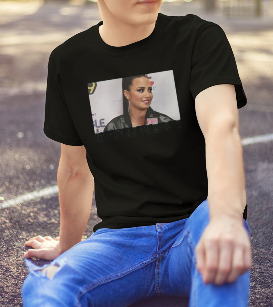 Artstartingover Honey Go To Vegas Wild Interview Image T-Shirt