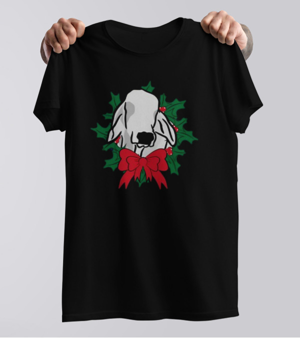 Brahman Cow Head With Festive Christmas Wreath And Bow T-Shirt