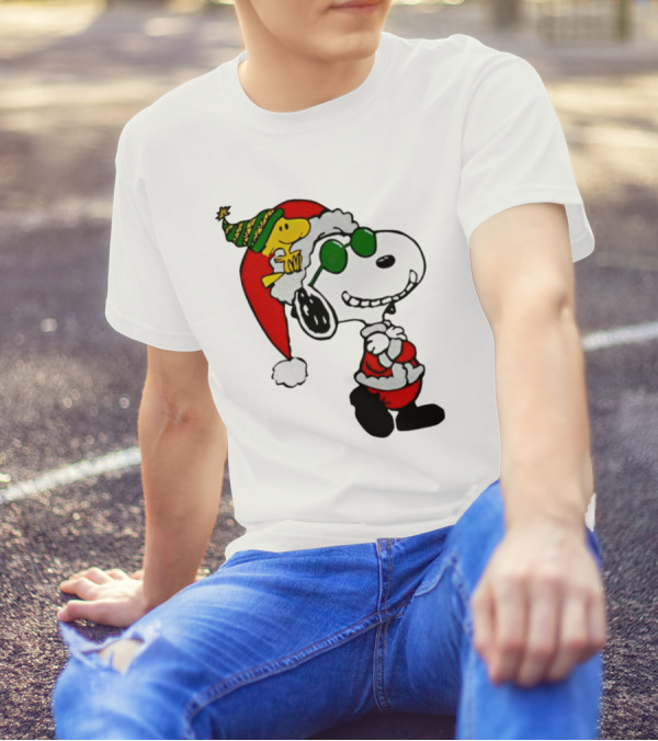 Snoopy And Woodstock Peanuts Merry Christmas Santa Hat And Sunglasses T-Shirt