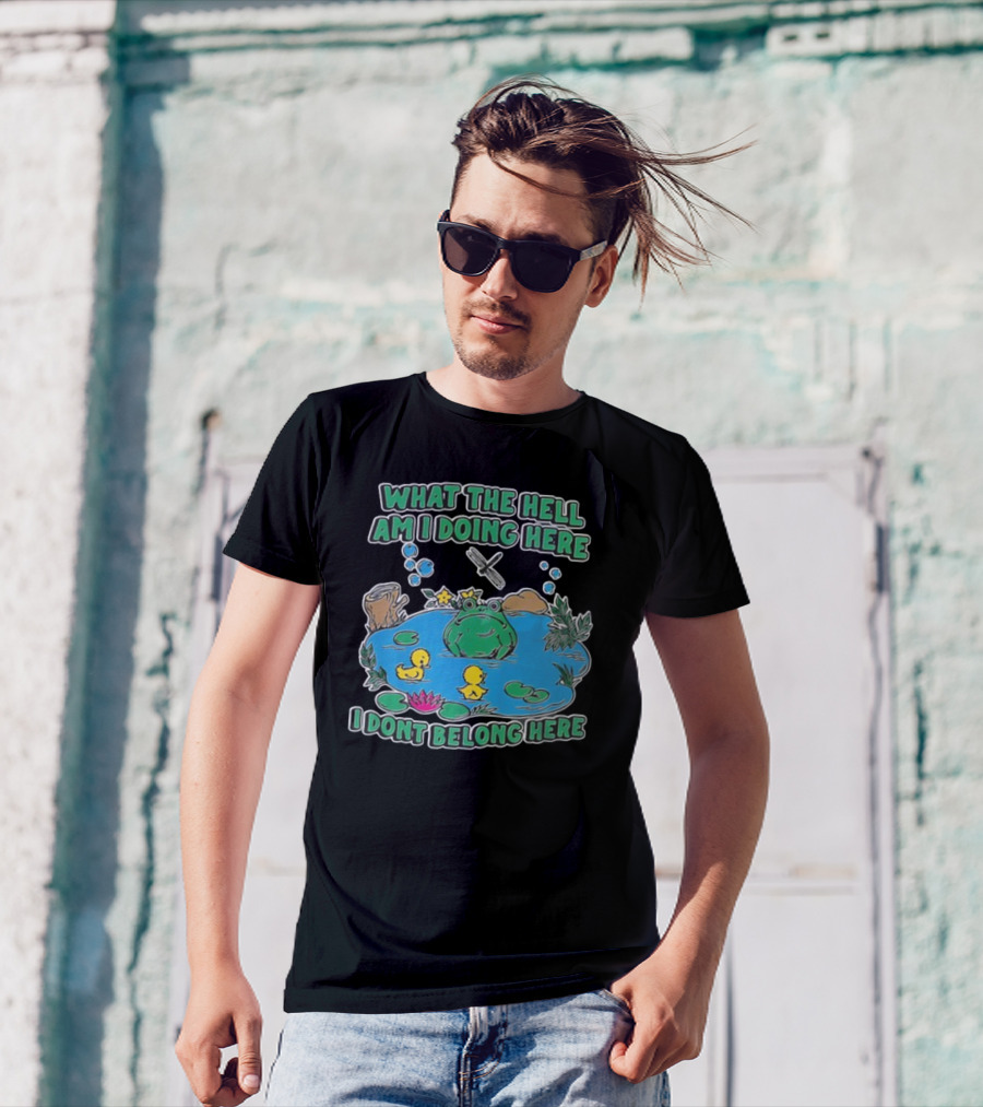 WHAT THE HELL AM I DOING HERE I DONT BELONG HERE FROG AND DUCKS IN POND T-Shirt