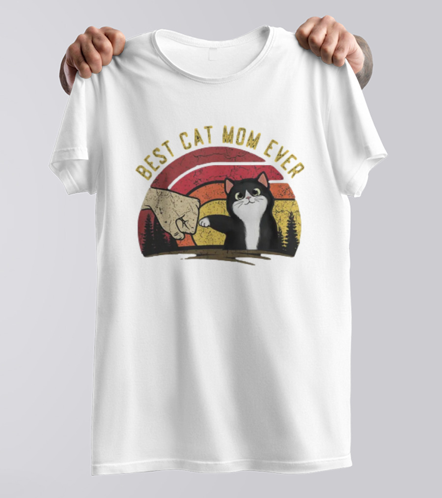 Best Cat Mom Ever Vintage Rainbow Sunset Fist Bump Cat T-Shirt