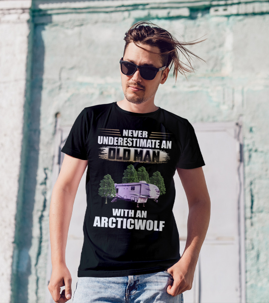 NEVER UNDERESTIMATE AN OLD MAN WITH AN ARCTIC WOLF 3660SUITE T-Shirt
