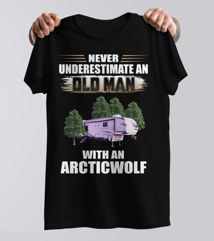 NEVER UNDERESTIMATE AN OLD MAN WITH AN ARCTIC WOLF 3660SUITE T-Shirt