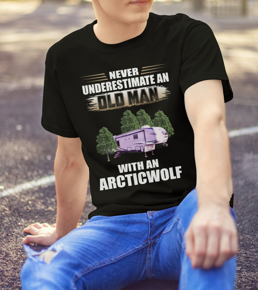 NEVER UNDERESTIMATE AN OLD MAN WITH AN ARCTIC WOLF 3660SUITE T-Shirt