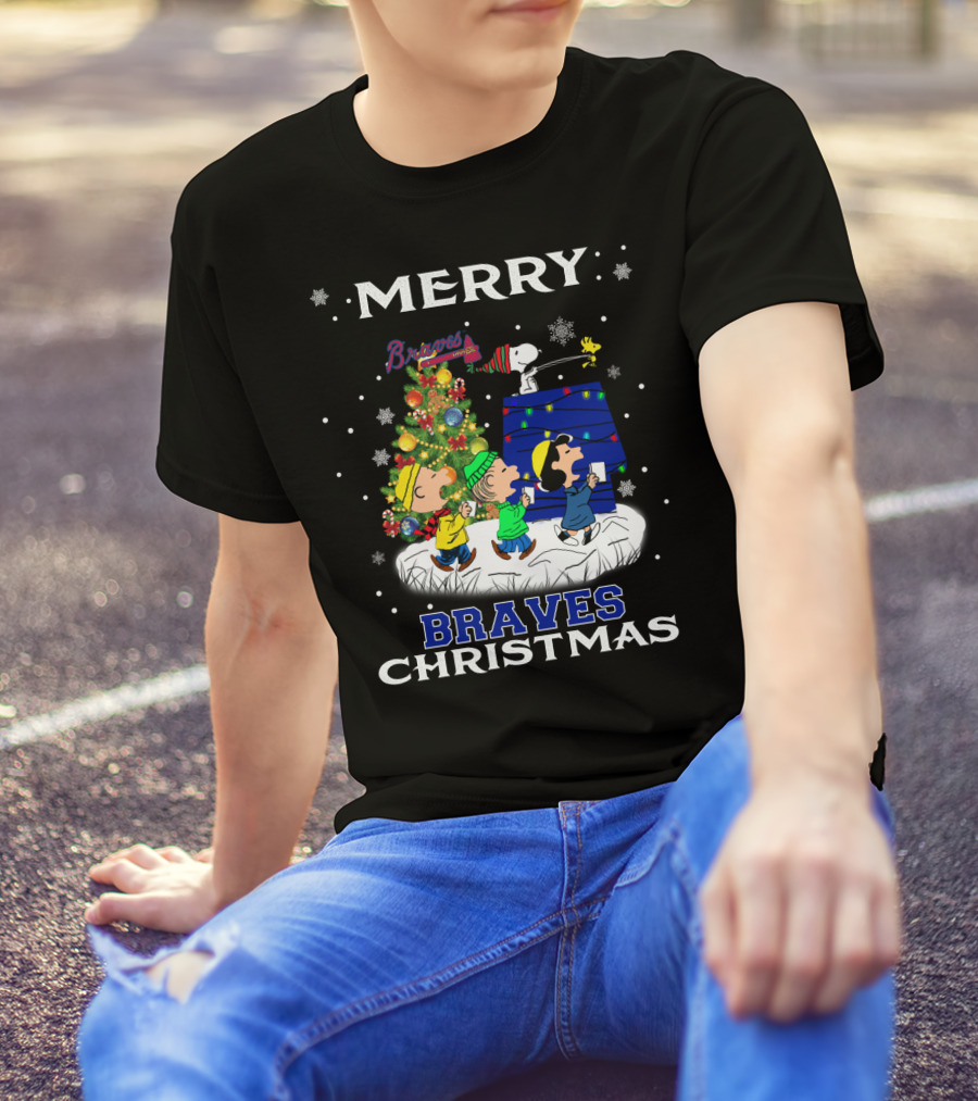 Merry Braves Christmas Atlanta Snoopy Fans T-Shirt