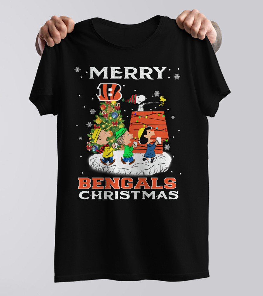 Merry Cincinnati Bengals Christmas Snoopy Woodstock Charlie Brown Linus Lucy T-Shirt