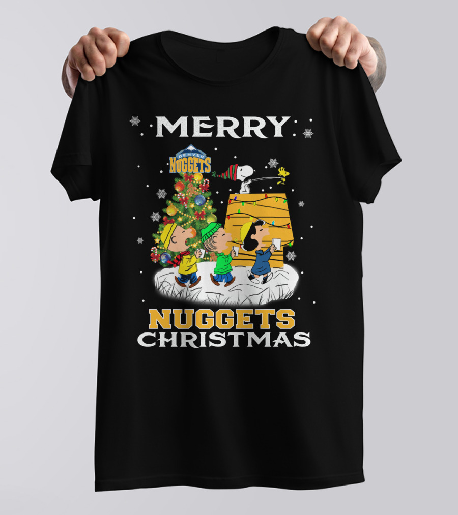 Merry Denver Nuggets Christmas Peanuts Characters And Snoopy Decorate Tree T-Shirt