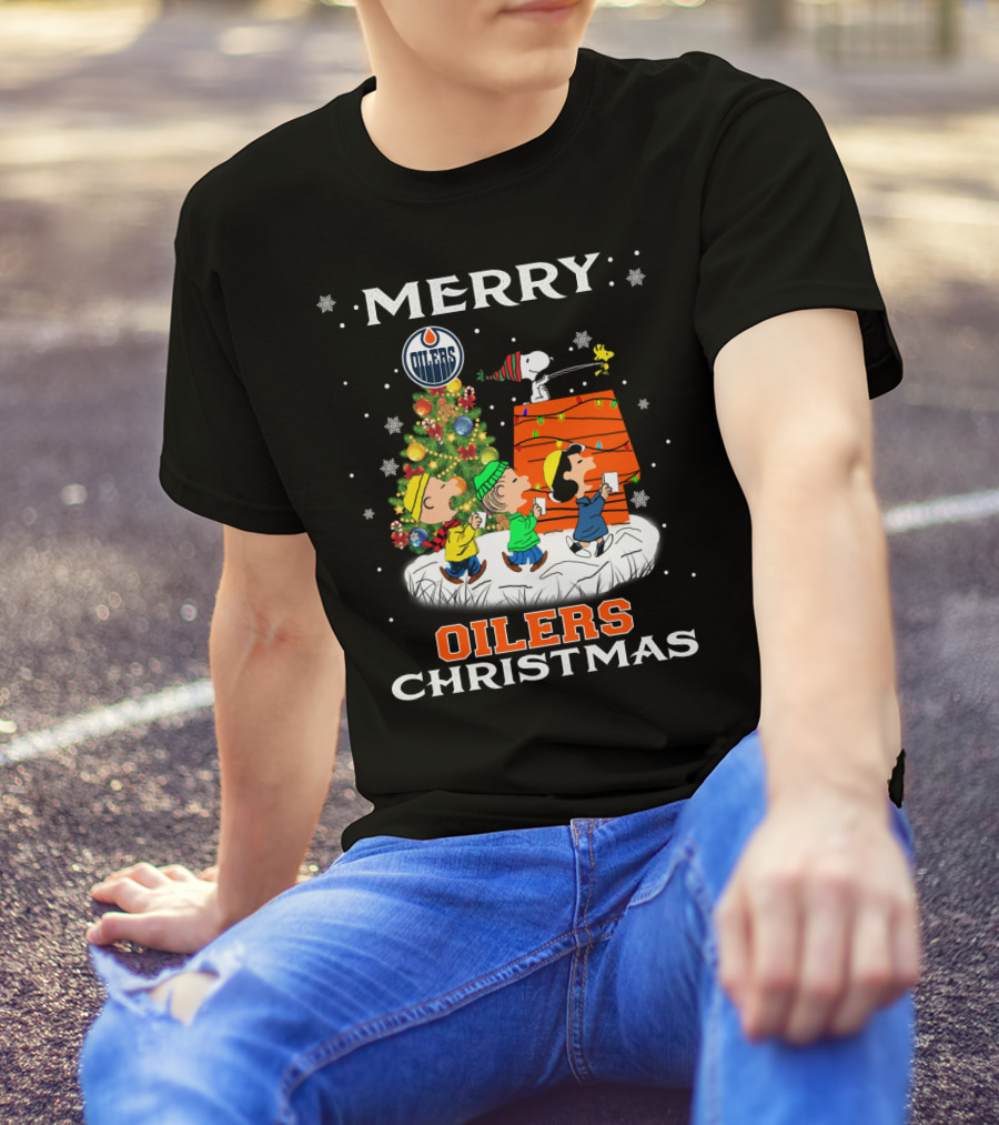 Merry Edmonton Oilers Christmas Snoopy Fans Peanuts Tree Charlie Brown Snoopy Woodstock T-Shirt