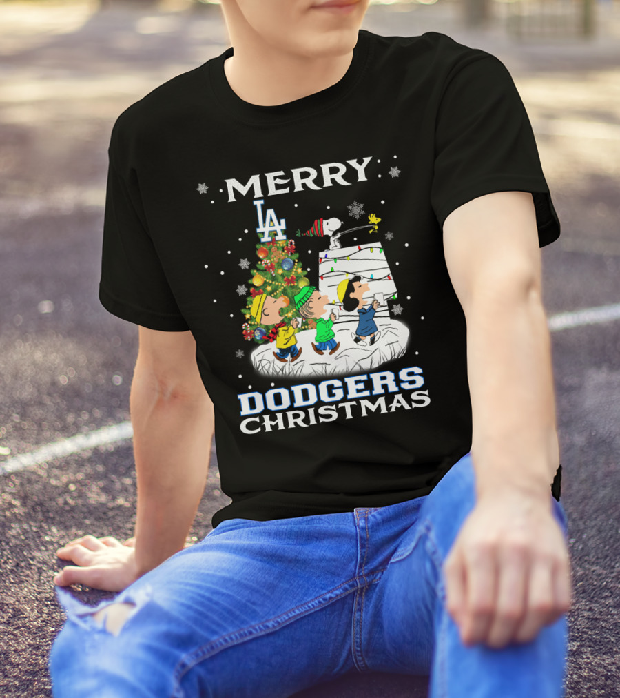Merry Dodgers Christmas Snoopy And Friends Celebrate With La Dodgers Theme T-Shirt