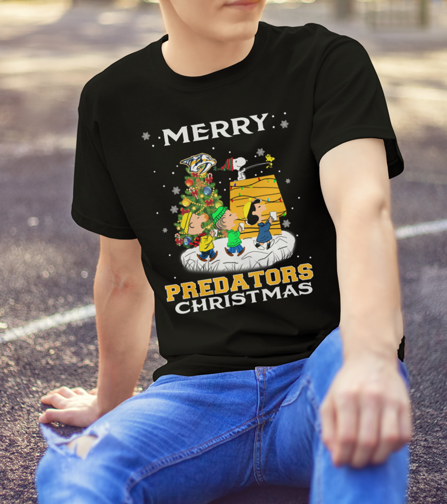 Merry Nashville Predators Christmas Snoopy Woodstock Lucy Charlie Brown Linus Caroling Holiday Scene T-Shirt