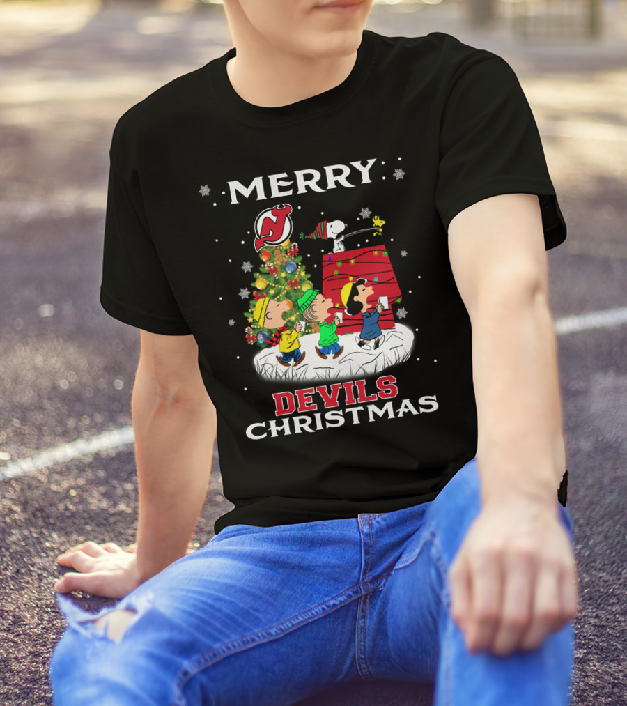 Merry New Jersey Devils Christmas With Snoopy And Friends T-Shirt