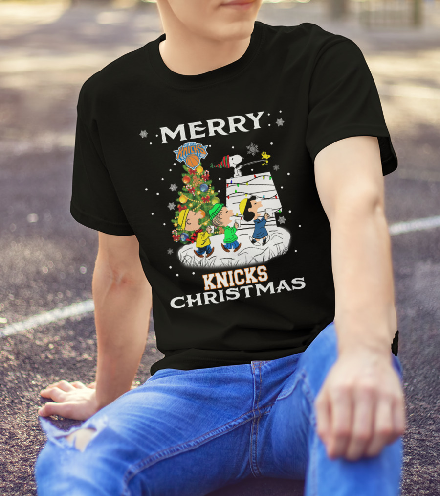 Merry New York Knicks Christmas Peanuts Snoopy Woodstock Tree Festive T-Shirt