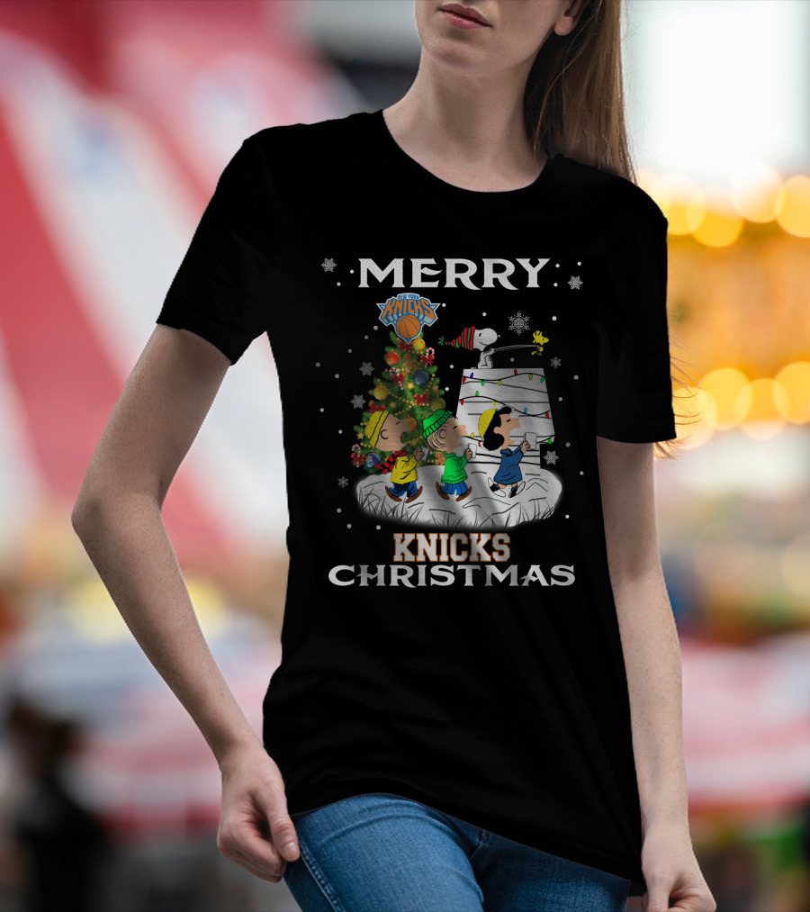 Merry New York Knicks Christmas Peanuts Snoopy Woodstock Tree Festive T-Shirt