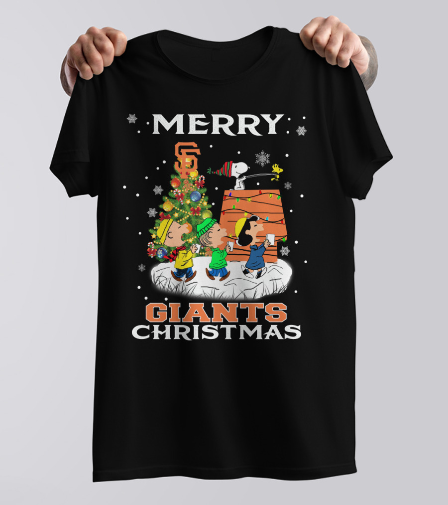 Merry San Francisco Giants Christmas Snoopy Woodstock Peanuts Tree Snowflakes T-Shirt