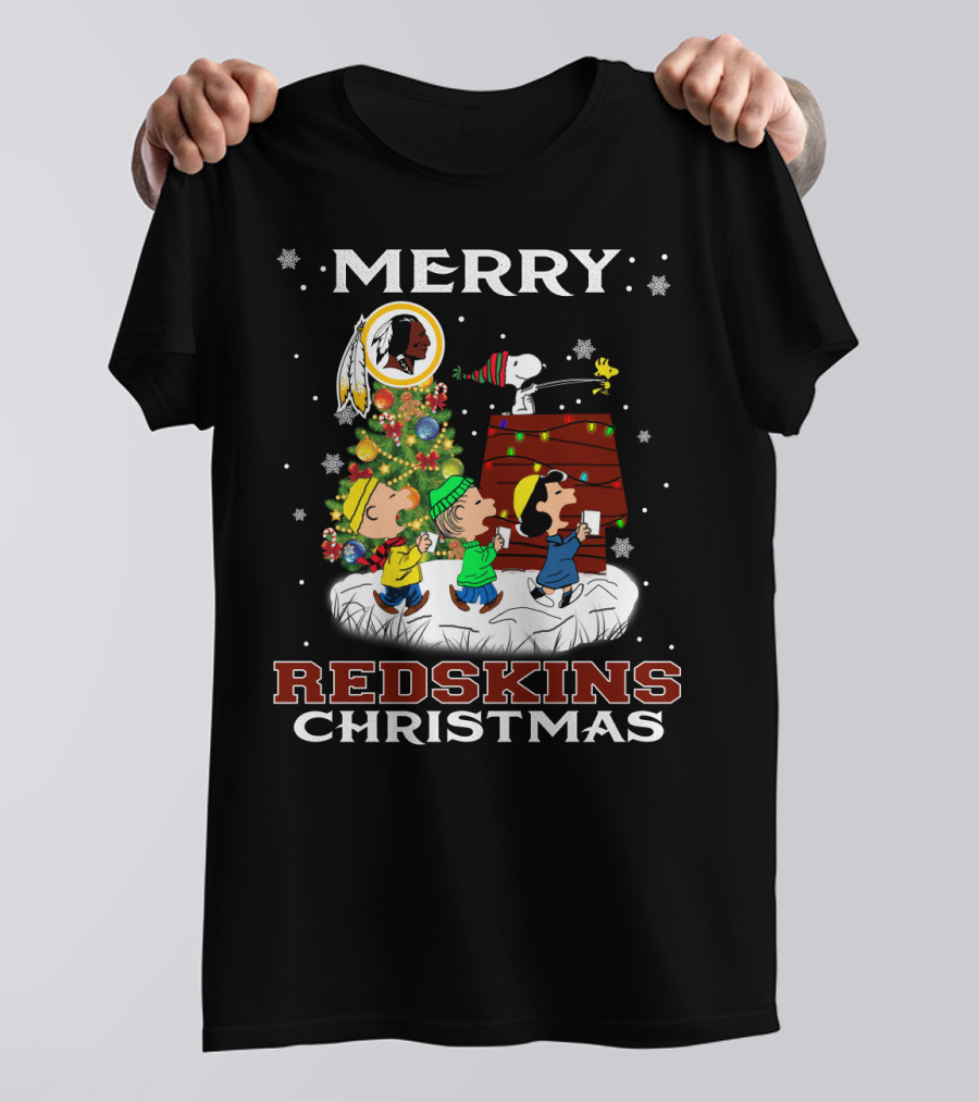 Merry Redskins Christmas Snoopy Peanuts Holiday Celebration T-Shirt