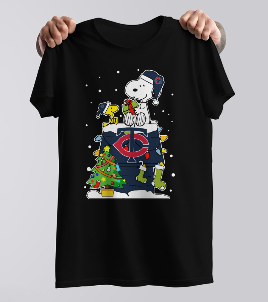 Minnesota Twins Snoopy Christmas Peanuts Fans T-Shirt