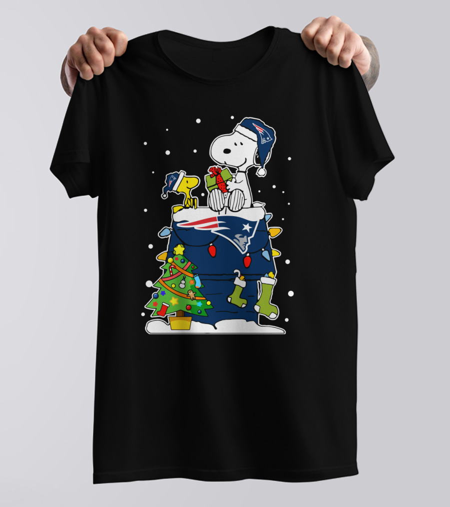 Snoopy And Woodstock Celebrate New England Patriots Christmas T-Shirt
