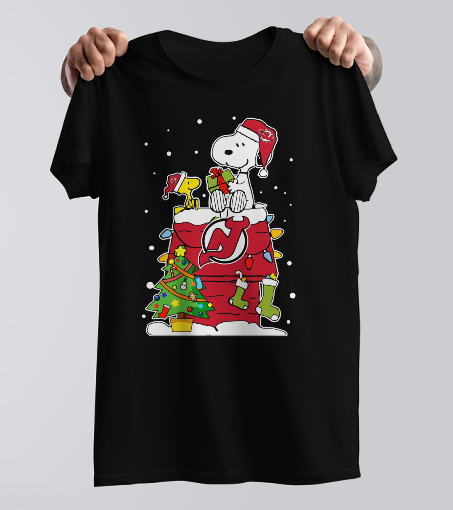 New Jersey Devils Snoopy Christmas Stockings And Gifts T-Shirt