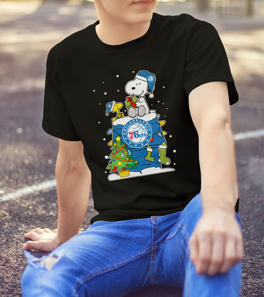 Philadelphia 76ers Snoopy Presents Christmas Scene T-Shirt
