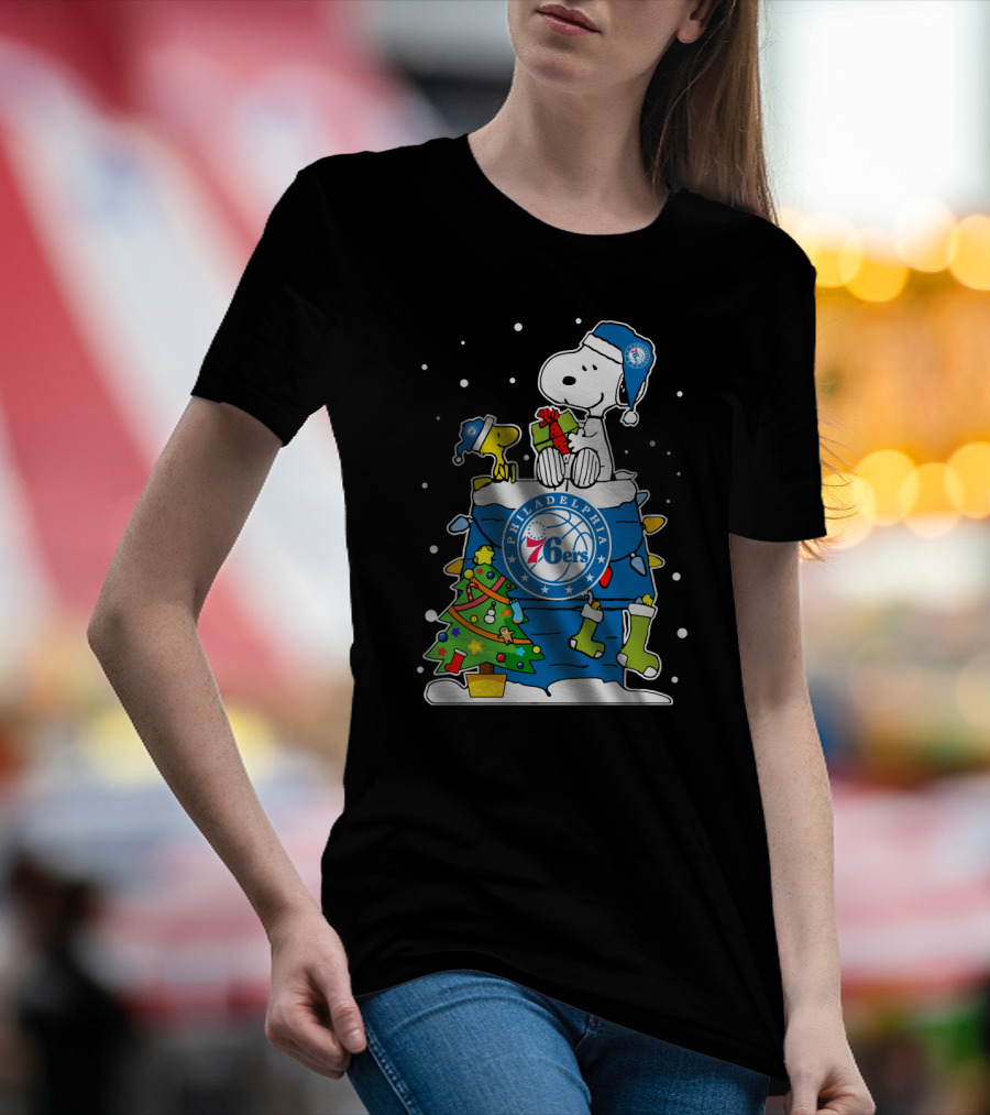Philadelphia 76ers Snoopy Presents Christmas Scene T-Shirt