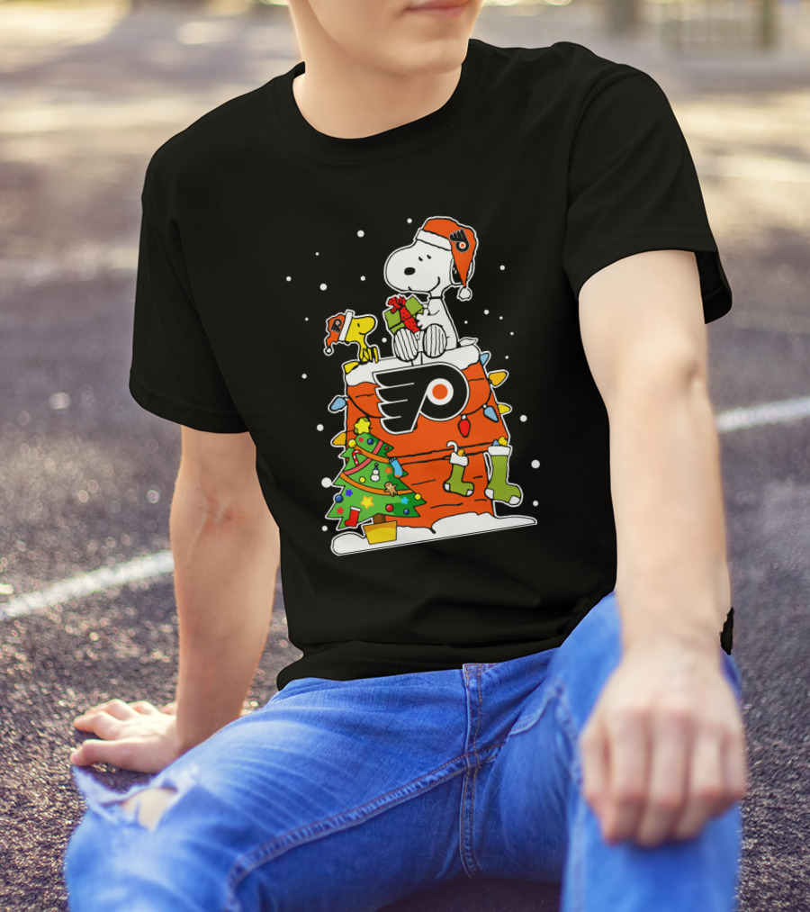 Snoopy Philadelphia Flyers Christmas Celebration With Woodstock And Gifts T-Shirt