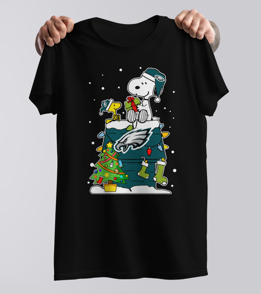 Philadelphia Eagles Christmas Snoopy And Woodstock Football Fan T-Shirt