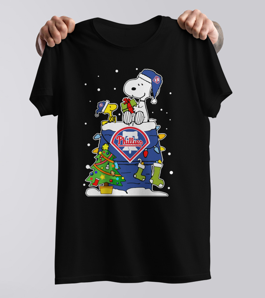 Snoopy And Woodstock With Philadelphia Phillies Christmas Present T-Shirt