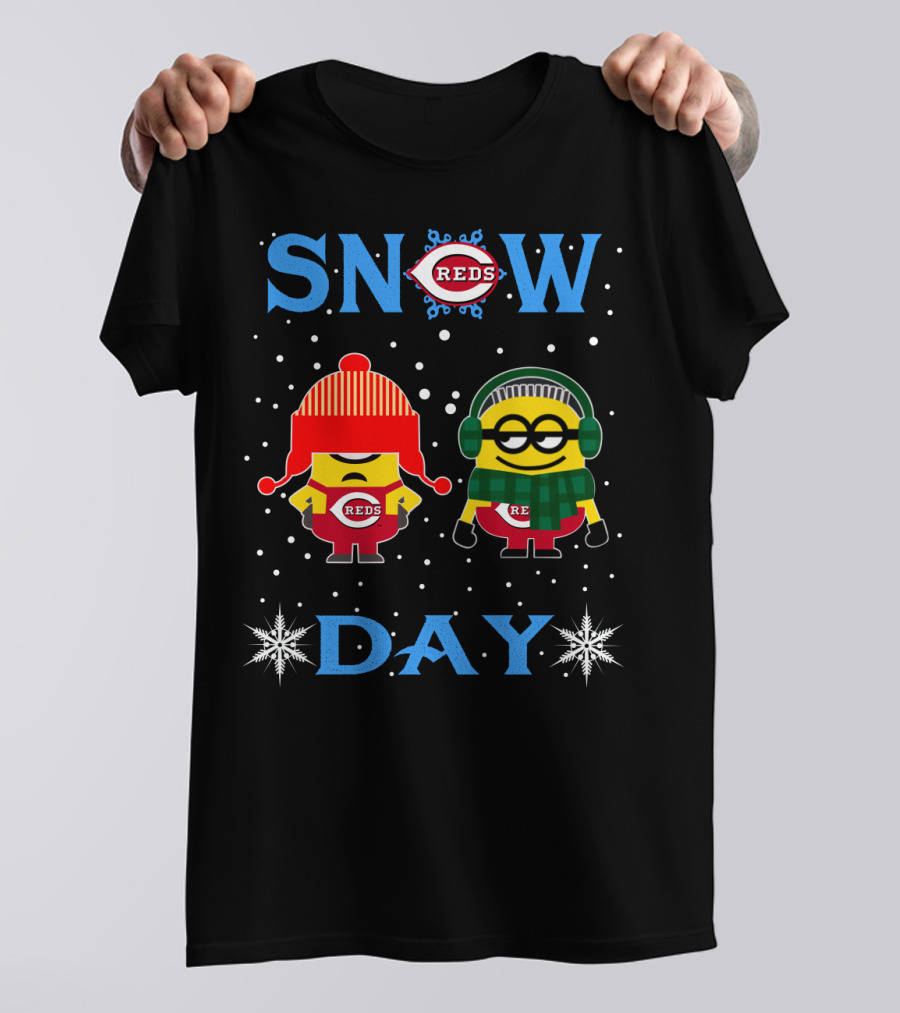 Cincinnati Reds Minion Fans Snow Day Winter Wear T-Shirt