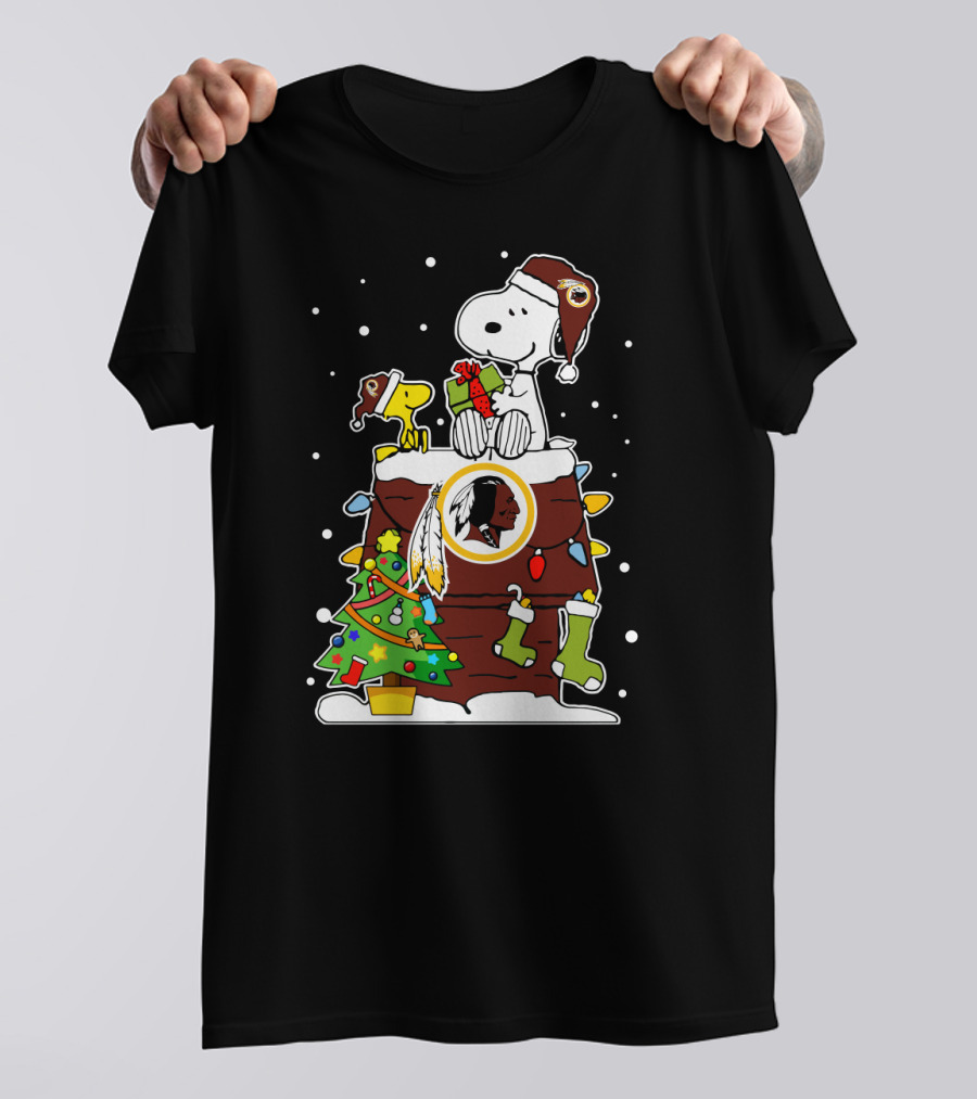 Washington Redskins Snoopy And Woodstock Christmas Theme T-Shirt