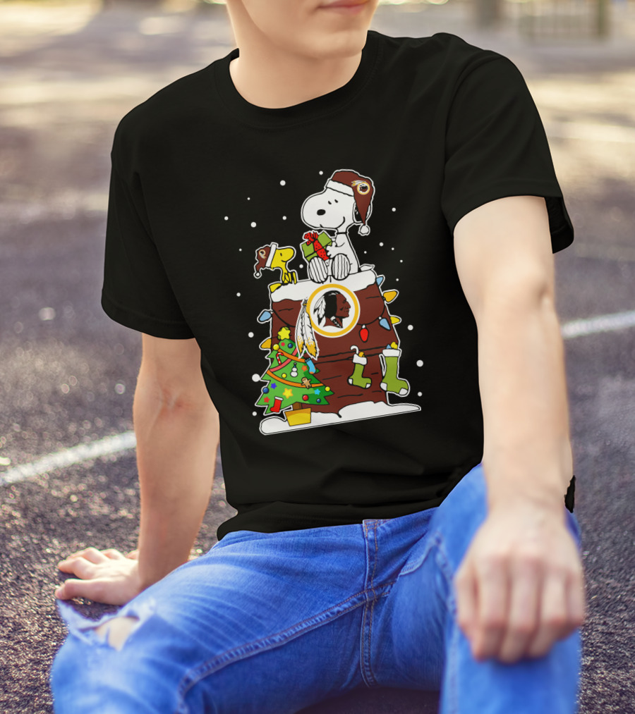 Washington Redskins Snoopy And Woodstock Christmas Theme T-Shirt