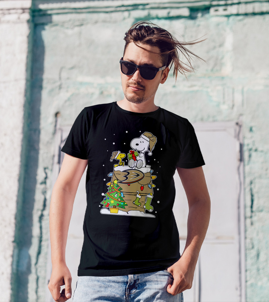 Snoopy And Woodstock Anaheim Ducks Christmas Celebration T-Shirt