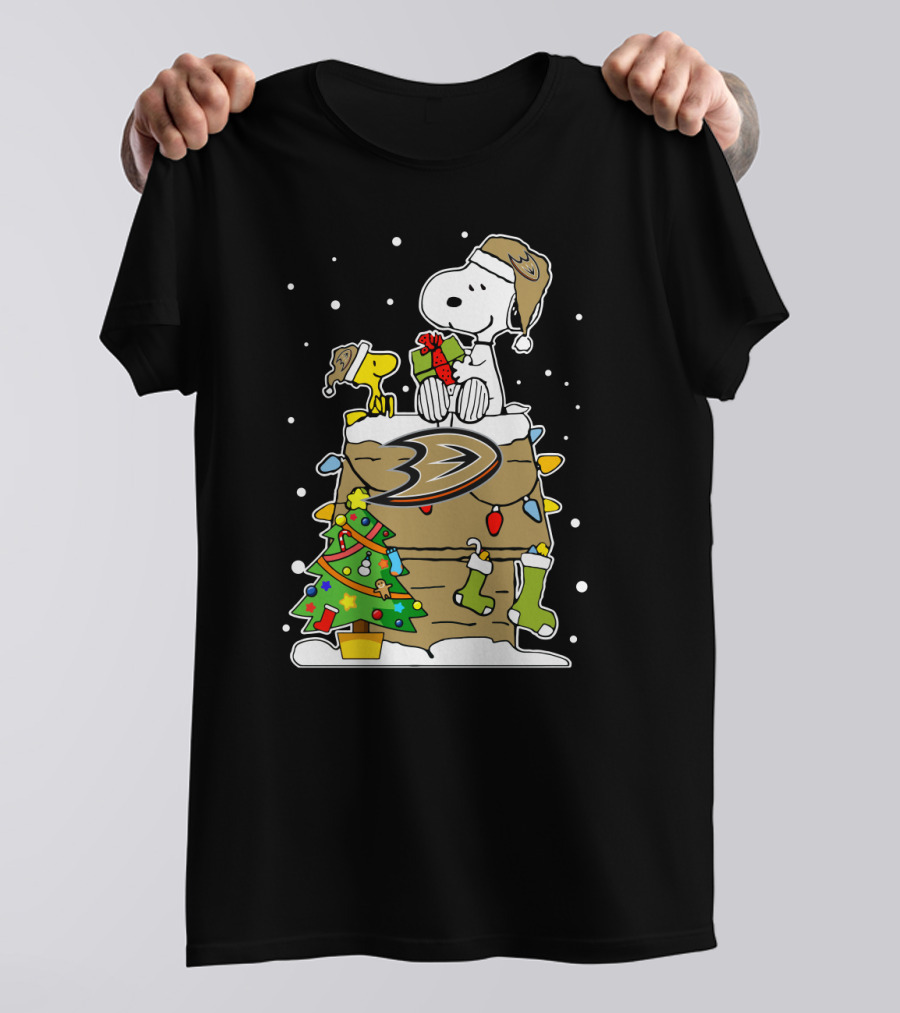 Snoopy And Woodstock Anaheim Ducks Christmas Celebration T-Shirt