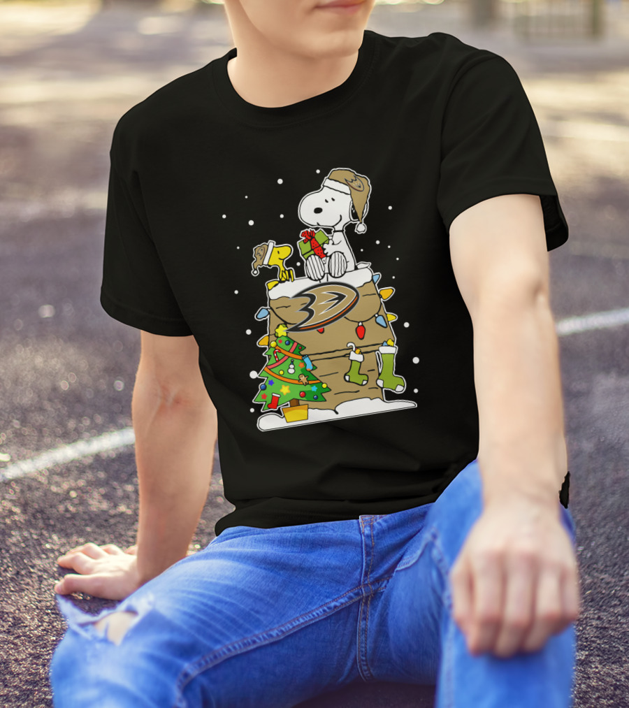 Snoopy And Woodstock Anaheim Ducks Christmas Celebration T-Shirt