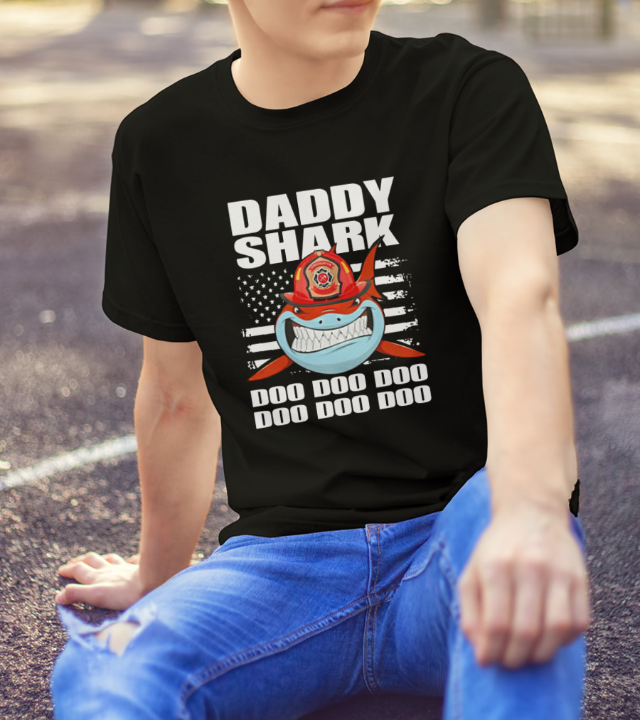 Daddy Shark Firefighter Red Helmet American Flag Doo Doo Doo T-Shirt
