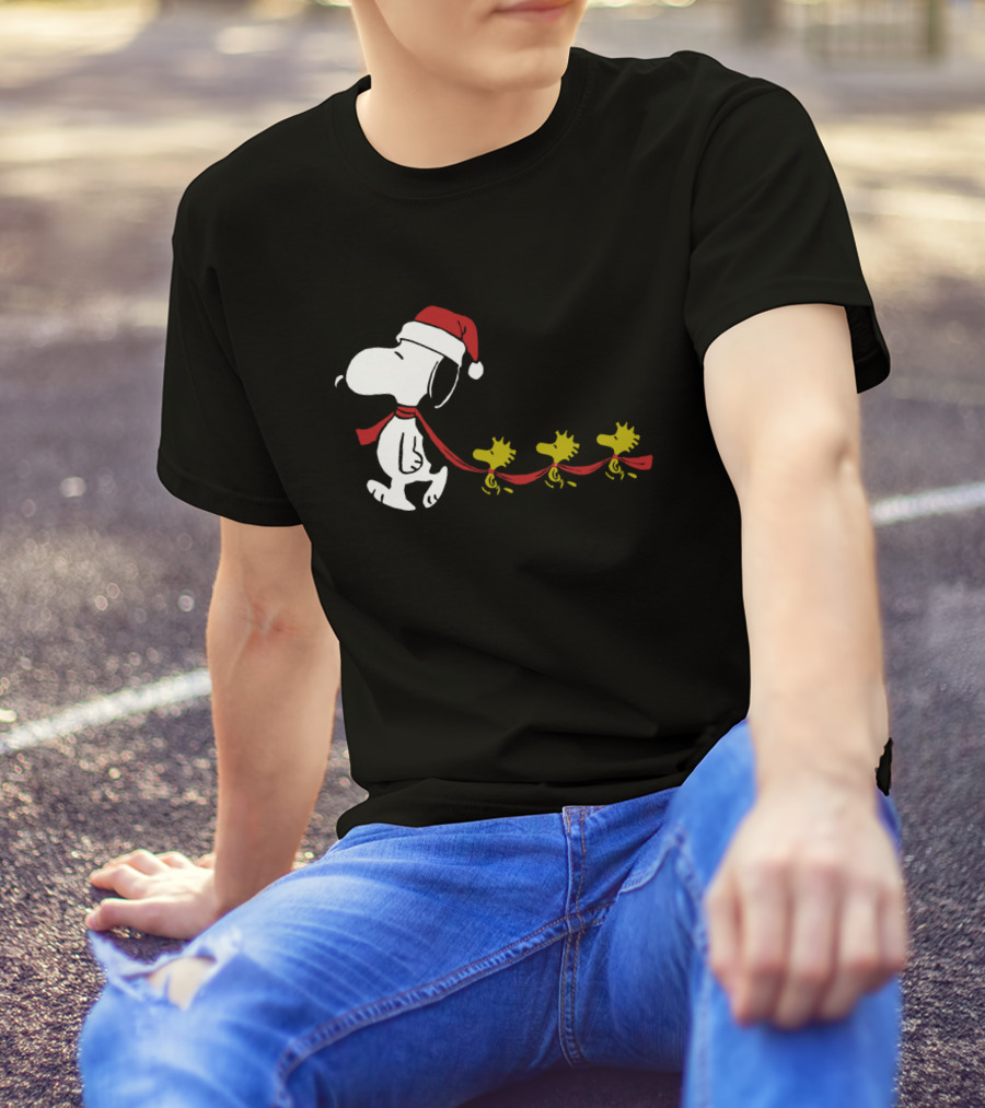 Snoopy Santa Hat Woodstock Parade Peanuts Christmas Holiday T-Shirt