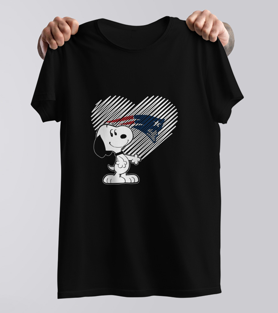 Snoopy Heart New England Patriots Fans T-Shirt