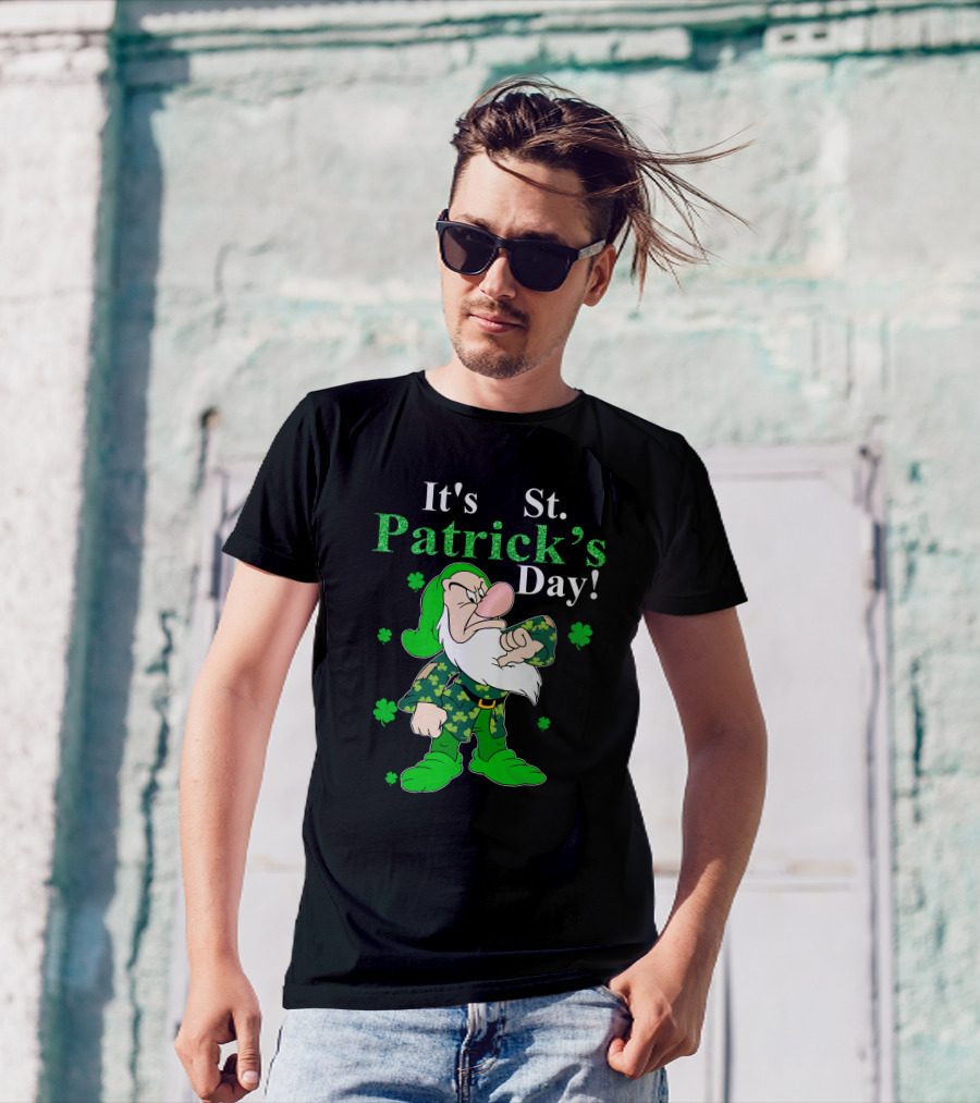 It's St Patrick's Day Grumpy Dwarf Shamrocks Green T-Shirt
