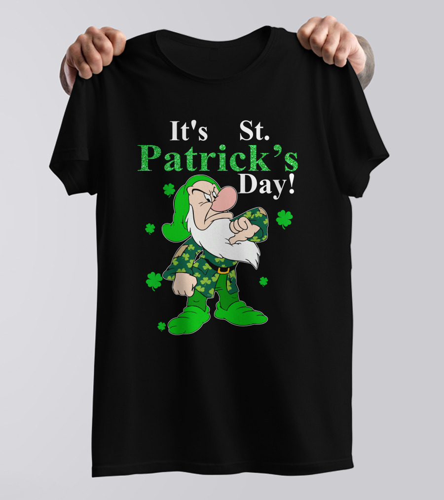 It's St Patrick's Day Grumpy Dwarf Shamrocks Green T-Shirt