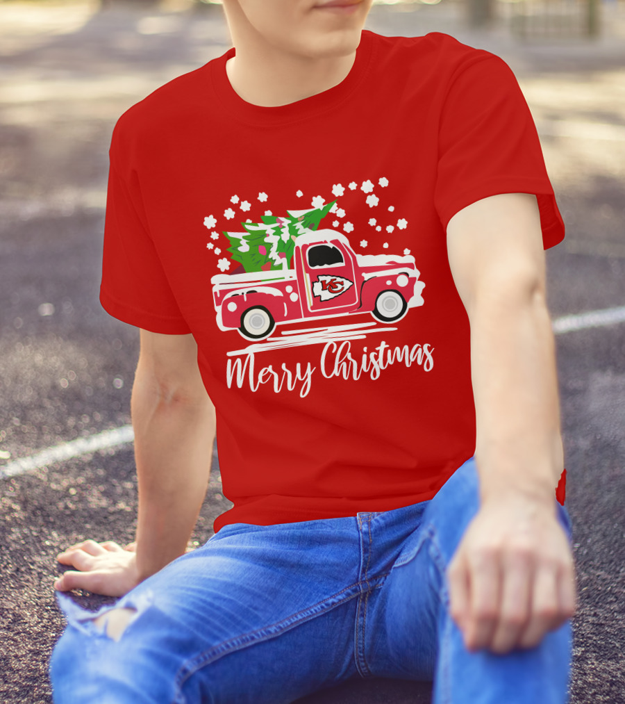 Kansas City Chiefs Vintage Truck Merry Christmas Snowflakes T-Shirt