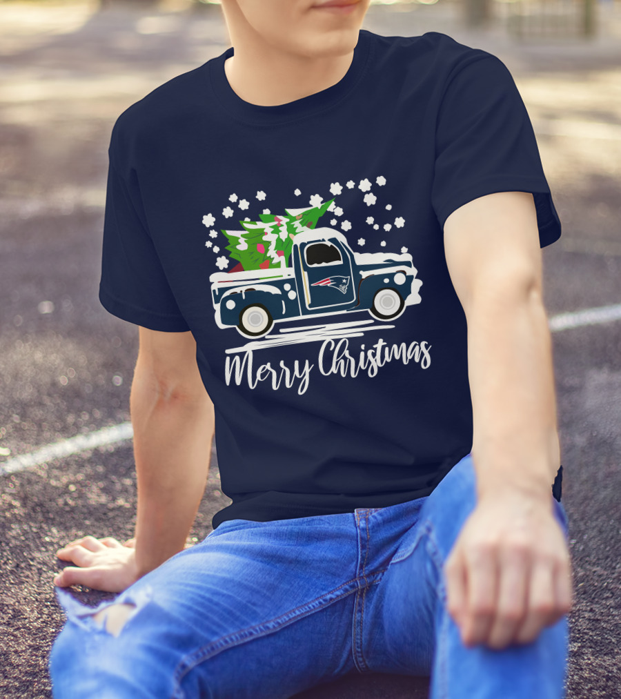 New England Patriots Vintage Truck Merry Christmas Snowflakes Tree T-Shirt