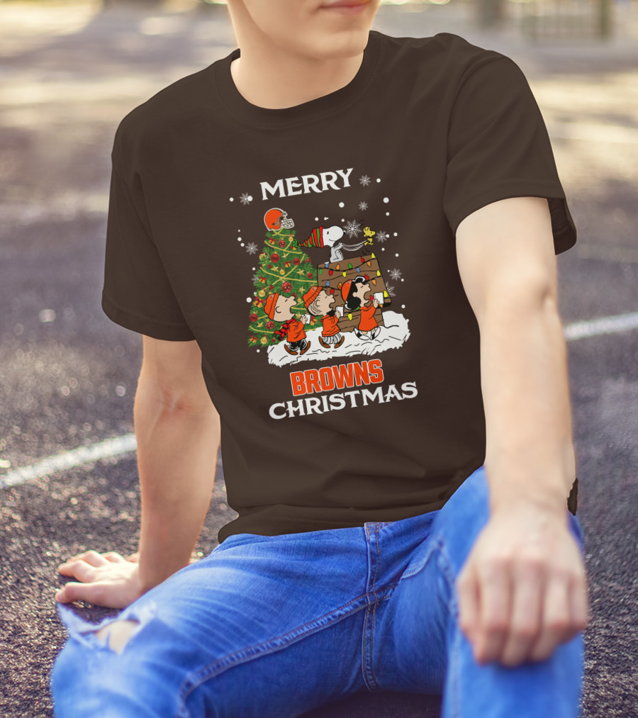 Merry Browns Christmas Peanuts Christmas Tree Celebration T-Shirt