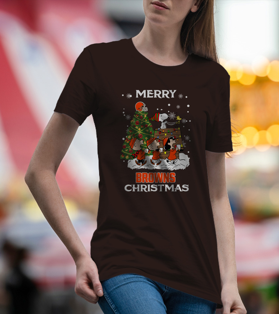 Merry Browns Christmas Peanuts Christmas Tree Celebration T-Shirt