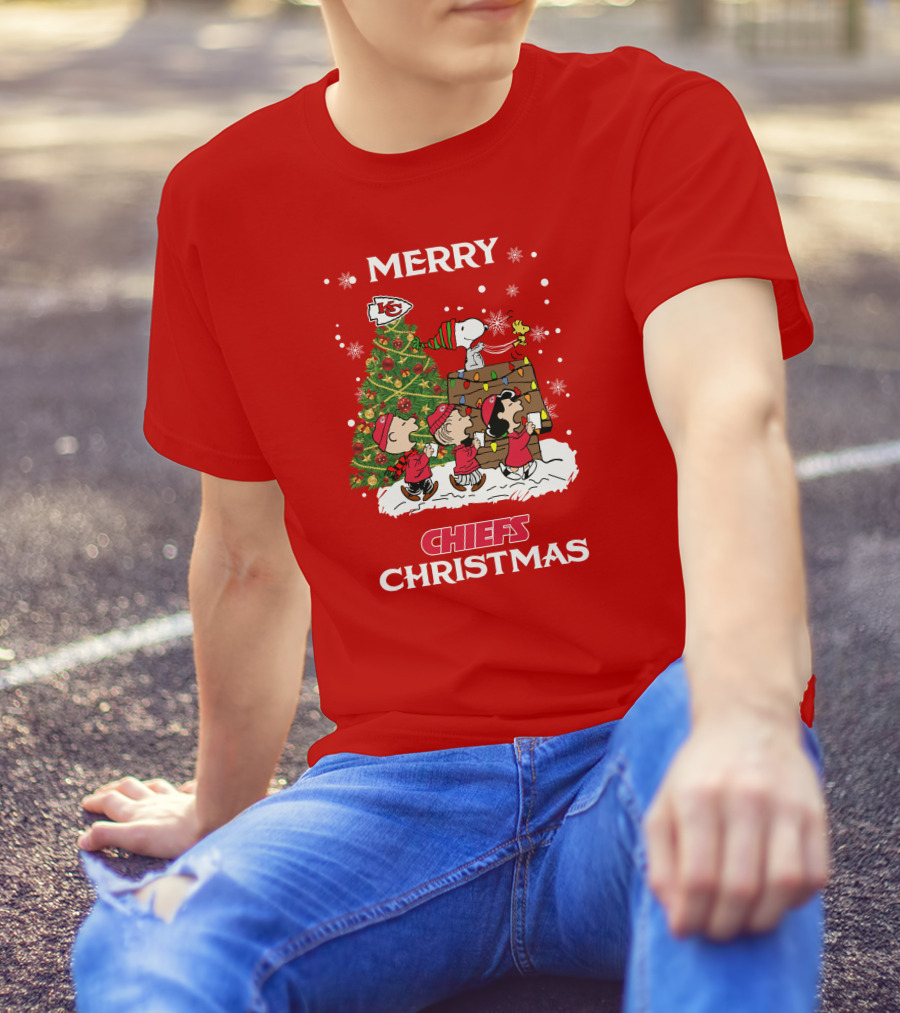 Kansas City Chiefs Merry Christmas Peanuts Tree Celebration T-Shirt