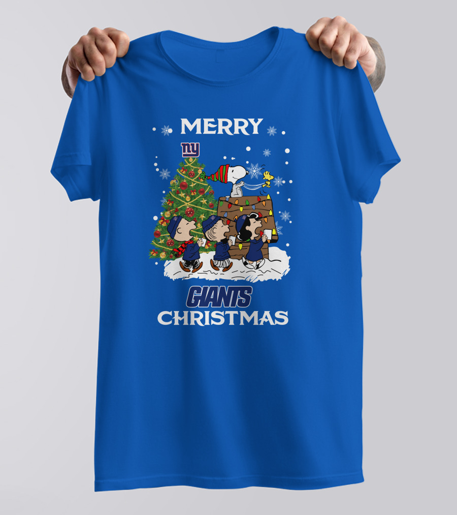 Merry New York Giants Christmas With Peanut Characters And Tree T-Shirt