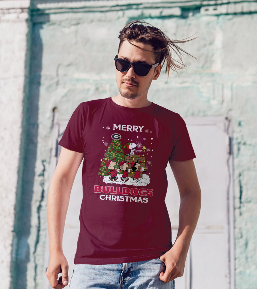 Merry Georgia Bulldogs Christmas Tree Peanuts Holiday Scene T-Shirt
