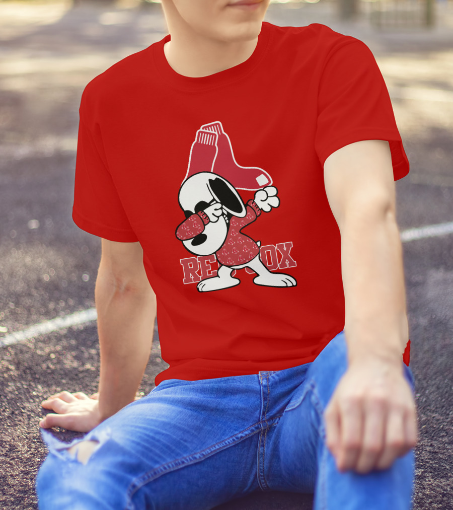Boston Red Sox Snoopy Dabbing With Red Sox T-Shirt