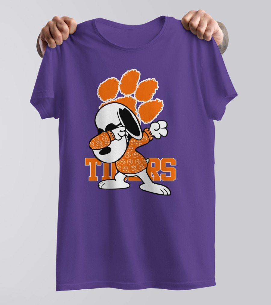 Snoopy Dabbing Clemson Tigers Paw Prints T-Shirt