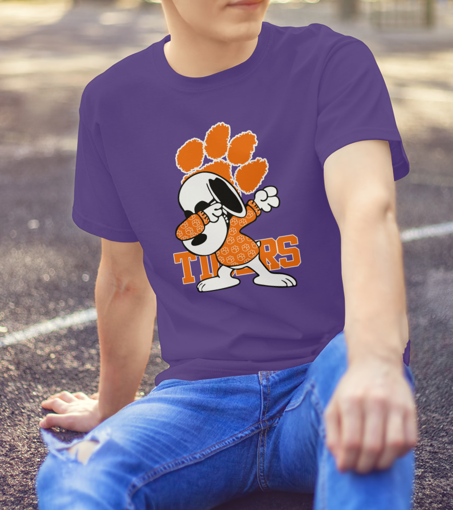 Snoopy Dabbing Clemson Tigers Paw Prints T-Shirt