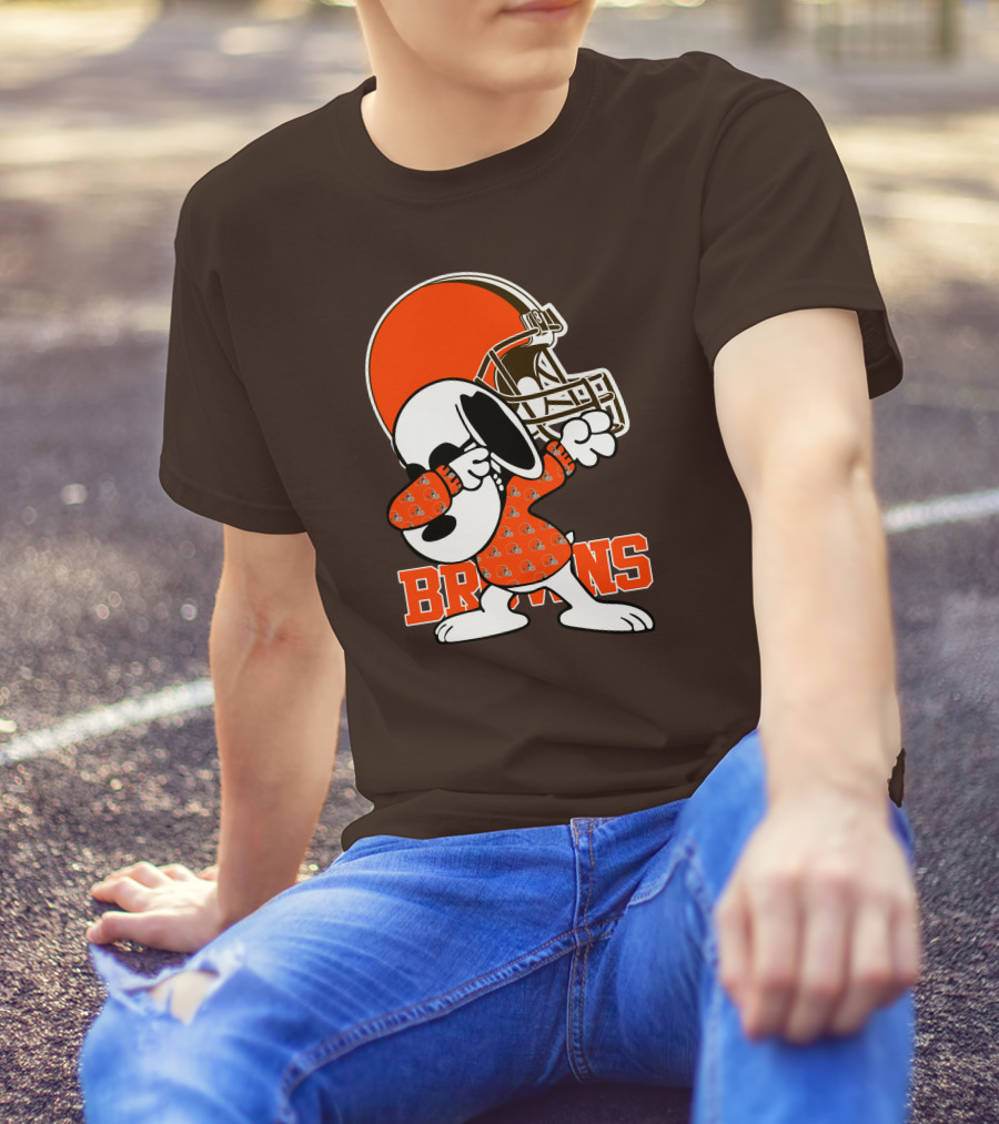 Cleveland Browns Snoopy Dabbing Football Helmet T-Shirt